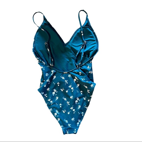 Hollister one piece swimsuit - Picture 2 of 3